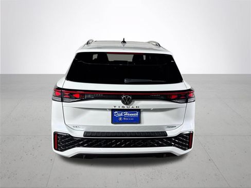 Certified 2025 Volkswagen Tiguan SEL R-Line AWD/4WD image 9