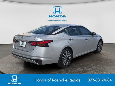 Used 2024 Nissan Altima 2.5 SV FWD image 5