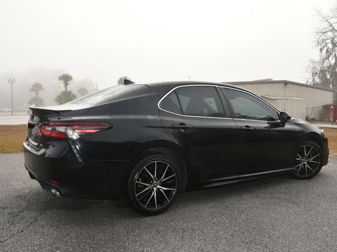 Used 2022 Toyota Camry SE image 6