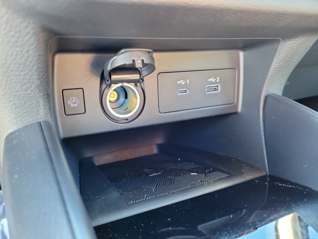 Used 2025 Nissan Versa SR w/ Trunk Package FWD image 31