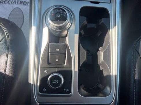 Used 2020 Ford Explorer XLT w/ Equipment Group 202A AWD/4WD image 33