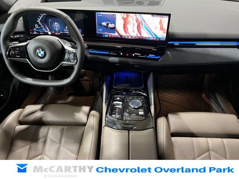 Used 2025 BMW 530i xDrive w/ Premium Package AWD/4WD image 27