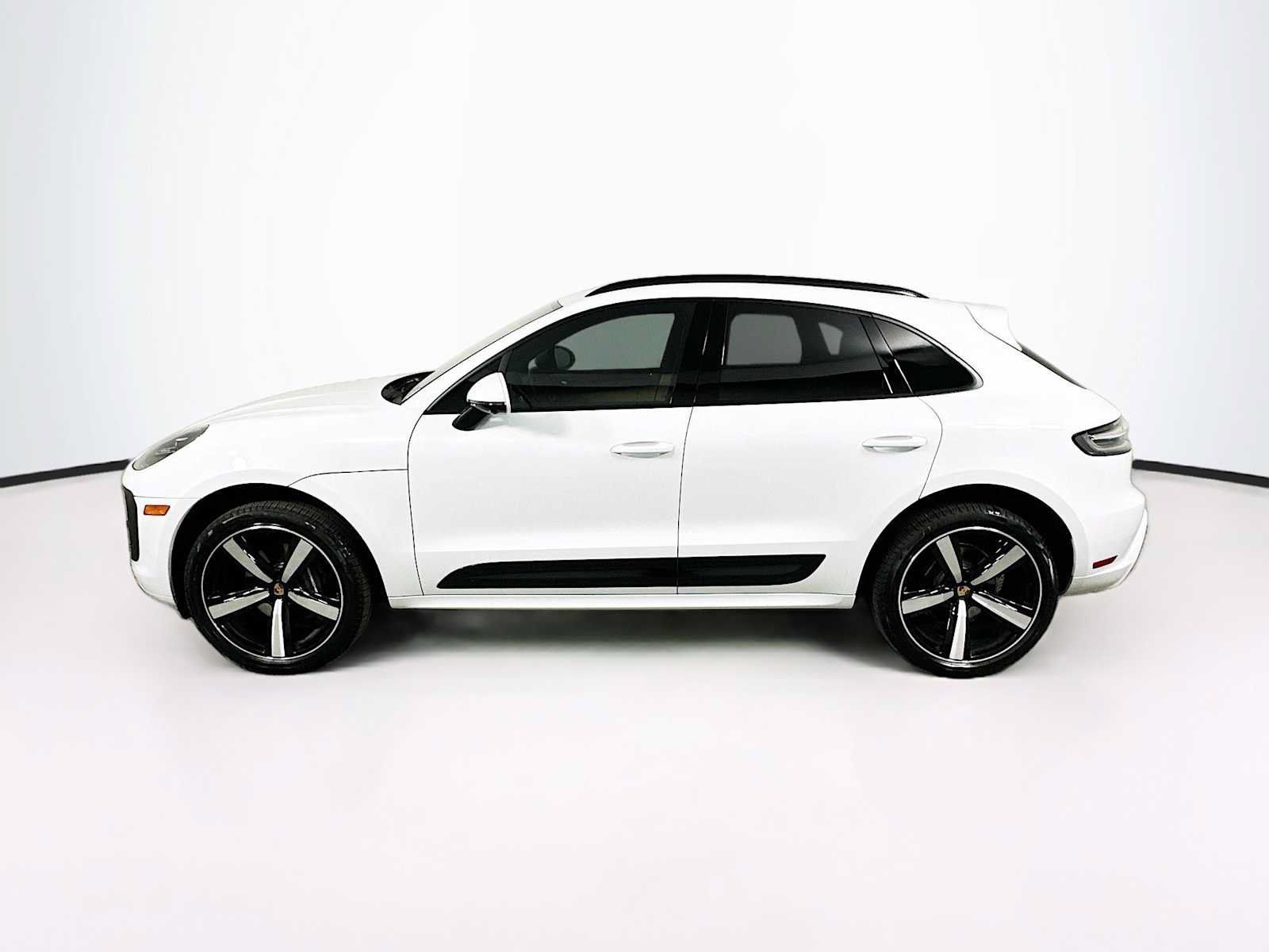 Certified 2026 Porsche Macan AWD/4WD image 2
