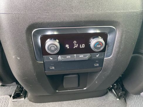 Used 2025 GMC Yukon XL Denali AWD/4WD image 25