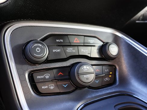 Used 2018 Dodge Challenger GT w/ GT Interior Package image 33