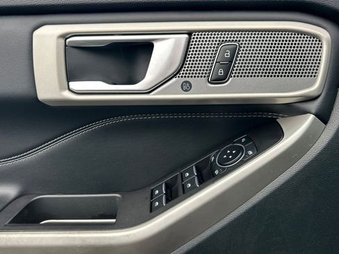 Used 2023 Ford Explorer Limited image 10