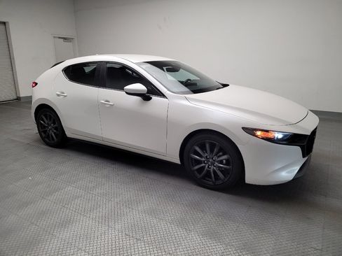 Used 2020 MAZDA MAZDA3 Hatchback w/ Preferred Package FWD image 11