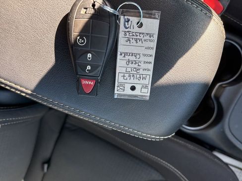 Used 2017 Jeep Cherokee Latitude w/ Cold Weather Group image 15