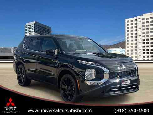 New 2026 Mitsubishi Outlander LE image 1