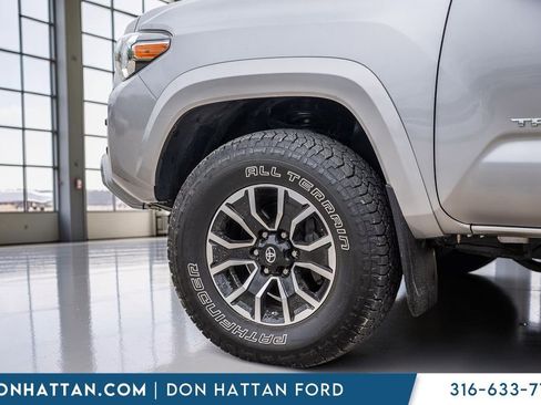 Used 2020 Toyota Tacoma TRD Sport AWD/4WD image 31
