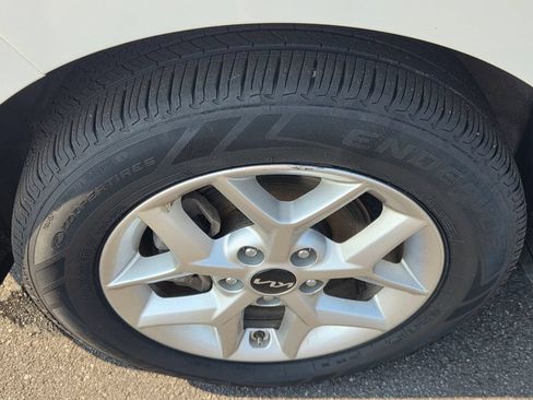 Used 2023 Kia Soul LX w/ Option Group 015 FWD image 11