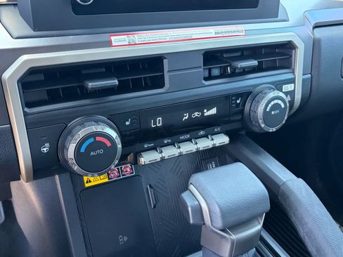Used 2025 Toyota Tacoma SR5 AWD/4WD image 16