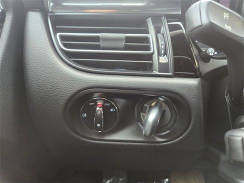 Used 2024 Porsche Macan Base image 30