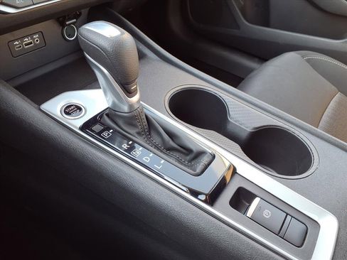 Used 2025 Nissan Altima 2.5 SV image 8