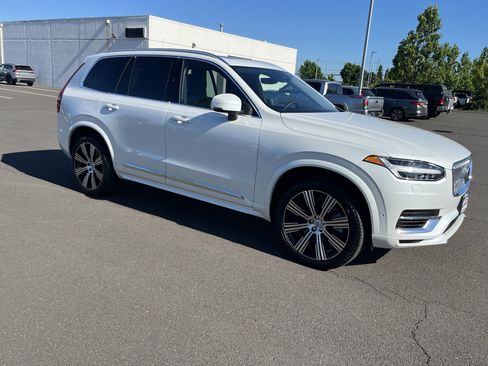 Used 2025 Volvo XC90 T8 Plus w/ Protection Package Premier AWD/4WD image 7