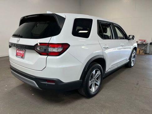 Used 2025 Honda Pilot EX-L image 3