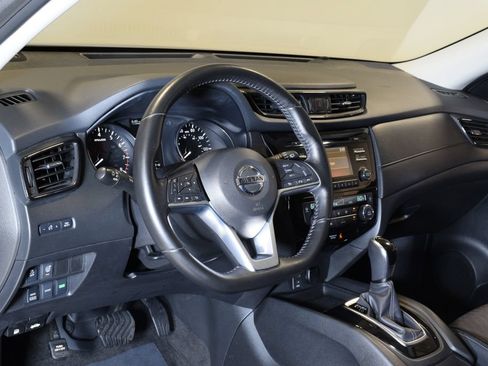 Used 2017 Nissan Rogue SV AWD/4WD image 5