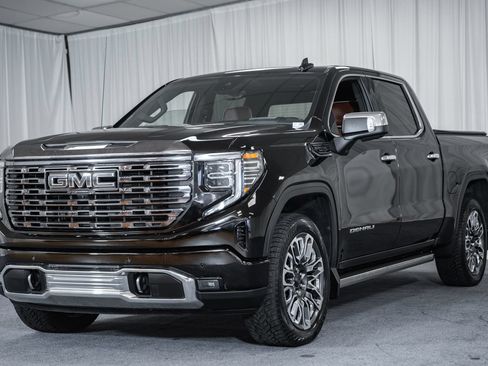 Used 2023 GMC Sierra 1500 Denali Ultimate AWD/4WD image 3