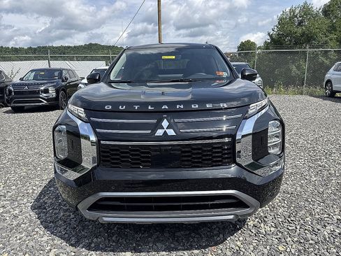 New 2025 Mitsubishi Outlander SE image 14