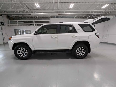 Used 2018 Toyota 4Runner TRD Off-Road Premium AWD/4WD image 12