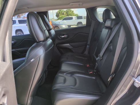 Used 2021 Jeep Cherokee Latitude Lux w/ Comfort/Convenience Group FWD image 13