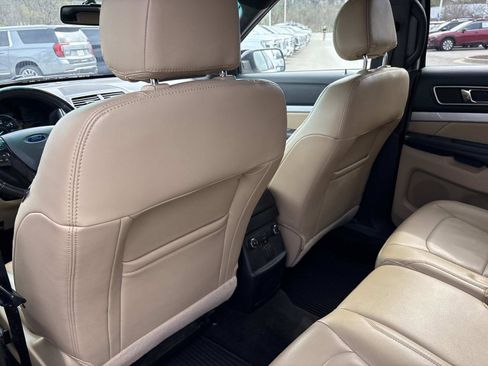 Used 2016 Ford Explorer XLT w/ Equipment Group 202A image 27