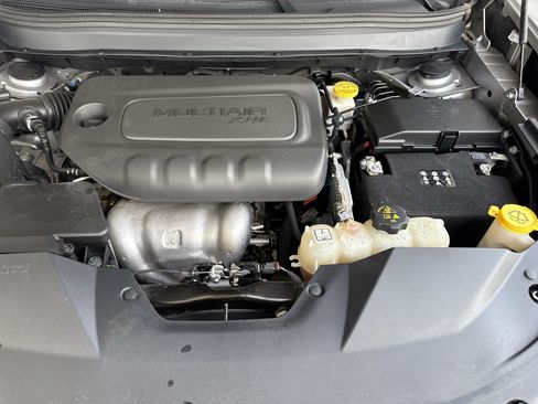 Used 2019 Jeep Cherokee Latitude w/ Popular Appearance Group FWD image 32