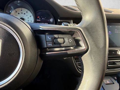 Used 2024 Porsche Macan image 18