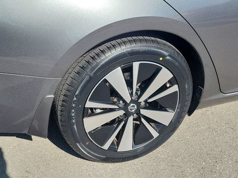 Used 2022 Nissan Altima 2.5 SV w/ SV Premium Package FWD image 32
