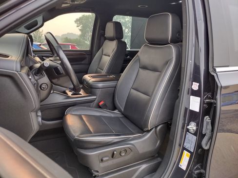 Used 2022 Chevrolet Suburban Premier AWD/4WD image 2