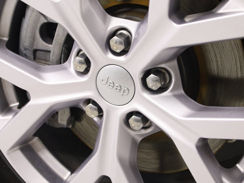 Used 2022 Jeep Grand Cherokee L Limited image 18