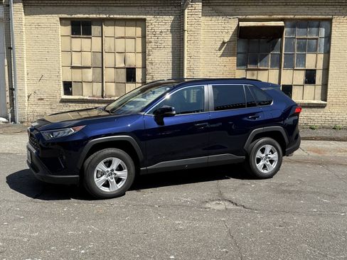 Used 2020 Toyota RAV4 XLE w/ Convenience Package AWD/4WD image 3
