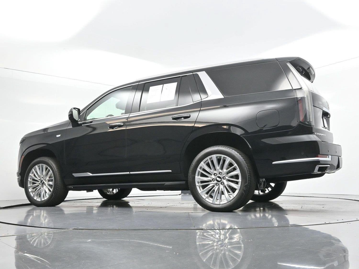 Certified 2025 Cadillac Escalade Premium Luxury AWD/4WD image 57