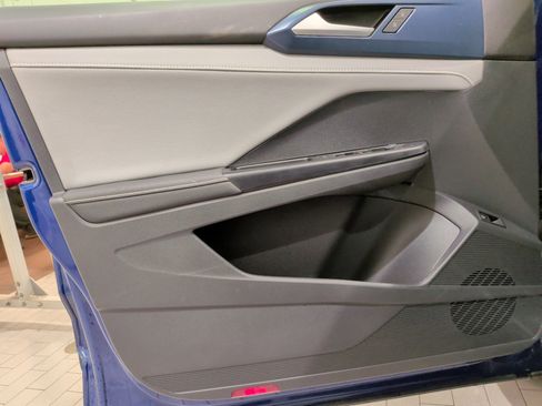 Used 2024 Volkswagen Taos SE w/ Panoramic Sunroof Package image 27