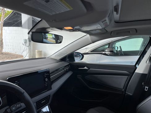 Used 2025 Volkswagen Jetta SE image 35