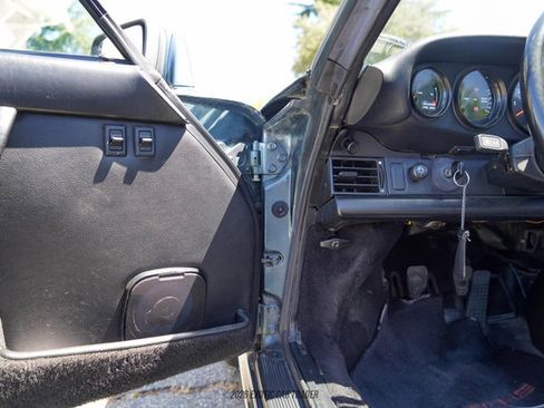 Used 1987 Porsche 911 Carrera RWD image 46