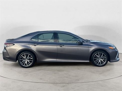 Used 2024 Toyota Camry XLE image 6