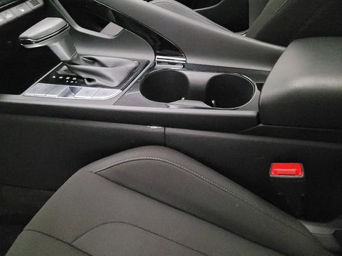 Used 2025 Hyundai Elantra SEL image 26