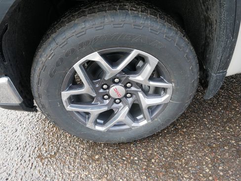 New 2026 GMC Sierra 1500 SLE w/ X31 Off-Road Package image 9