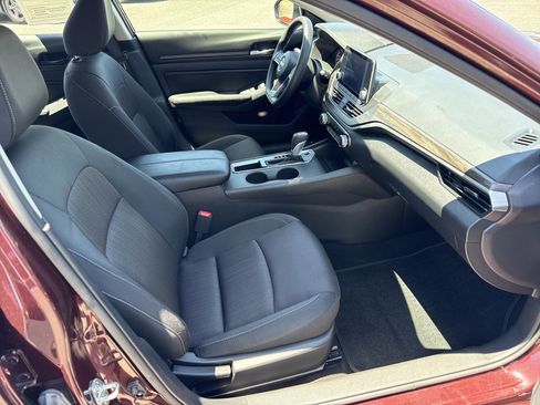 Used 2025 Nissan Altima 2.5 SV FWD image 29