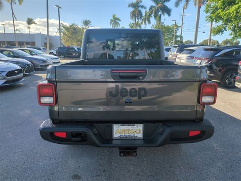 Used 2023 Jeep Gladiator Sport image 7