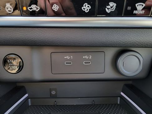 Used 2025 Nissan Rogue SL image 23