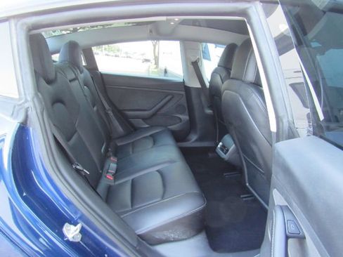 Used 2022 Tesla Model 3 Standard Range image 24