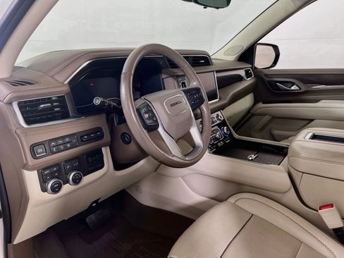 Used 2022 GMC Yukon Denali w/ Advanced Technology Package AWD/4WD image 9