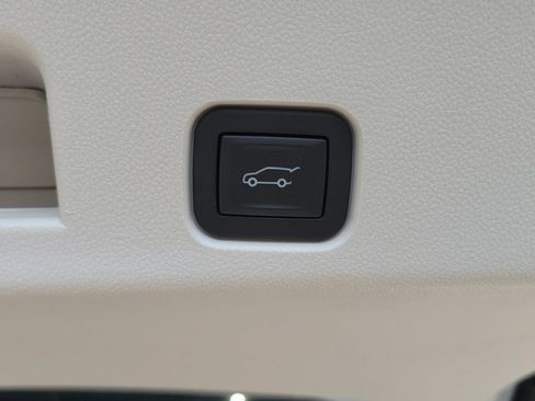 Used 2025 Buick Enclave Avenir w/ Super Cruise Package FWD image 9
