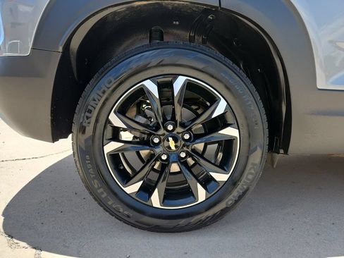 Used 2023 Chevrolet TrailBlazer LT FWD image 9