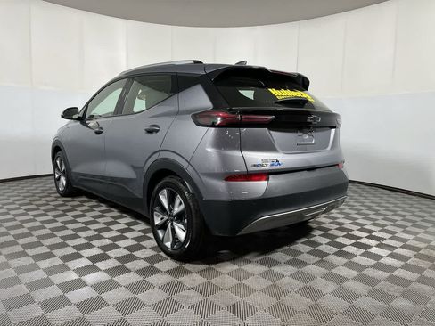 Used 2023 Chevrolet Bolt EUV LT w/ Convenience Package FWD image 6