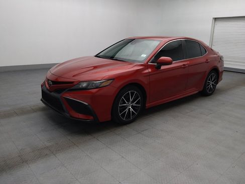 Used 2021 Toyota Camry SE FWD image 2