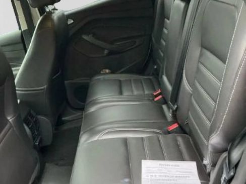 Used 2017 Ford Escape Titanium FWD image 4