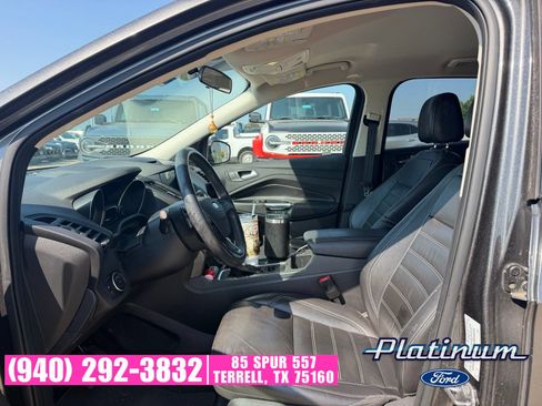 Used 2017 Ford Escape SE w/ SE Leather Comfort Package FWD image 5